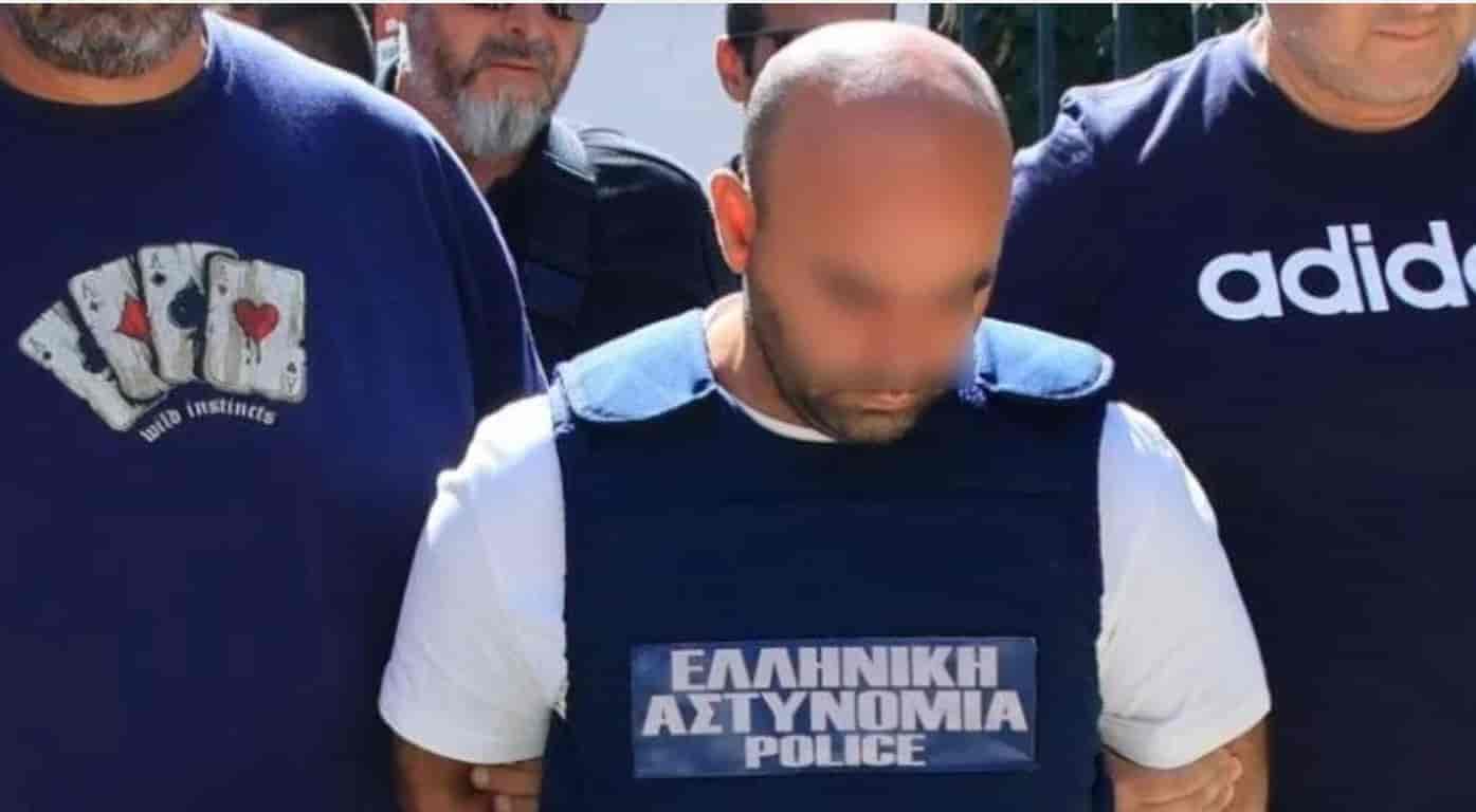 «Το τροπικό μαύρισμα του Άδωνι Γεωργιάδη και ο… φόβος απέλασης»