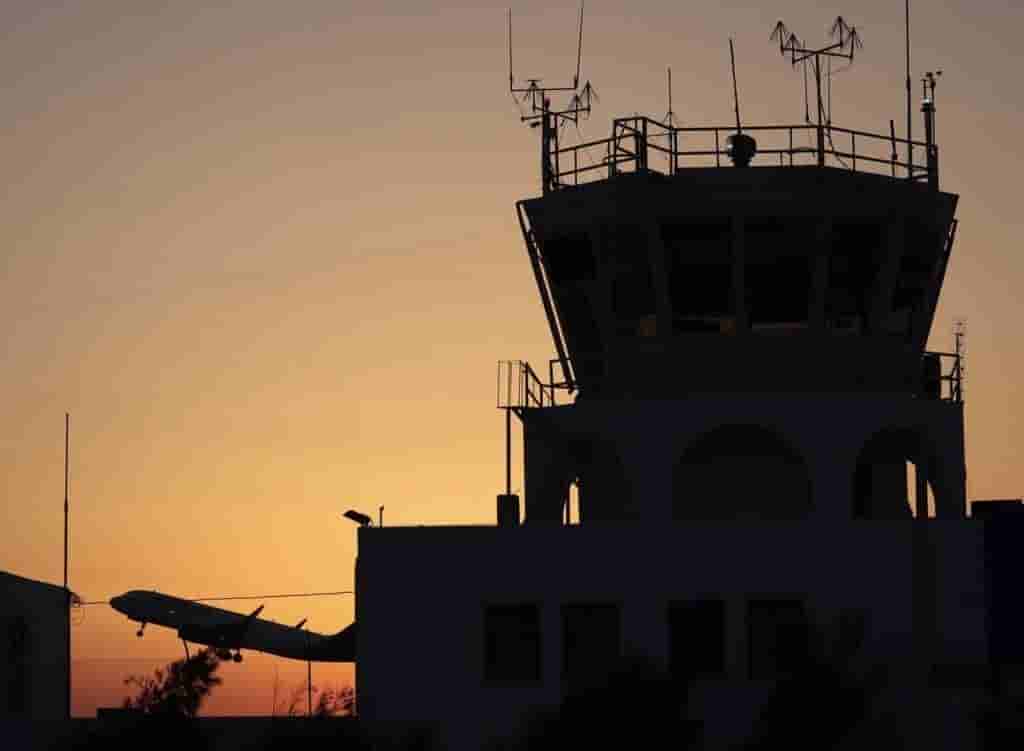 Πώς να διατηρείτε το σπίτι καθαρό και οργανωμένο με 15λεπτες καθημερινές συνήθειες