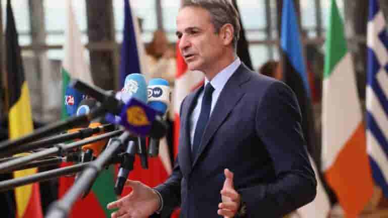Η εξήγηση για τη νέα τεράστια μελανιά στο χέρι του Τραμπ – «Είναι παρενέργεια»