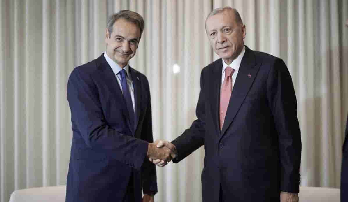 Όπου Αυγενάκης και… μπέρδεμα – Πώς το Μαξίμου απέφυγε το αυτογκόλ την τελευταία στιγμή