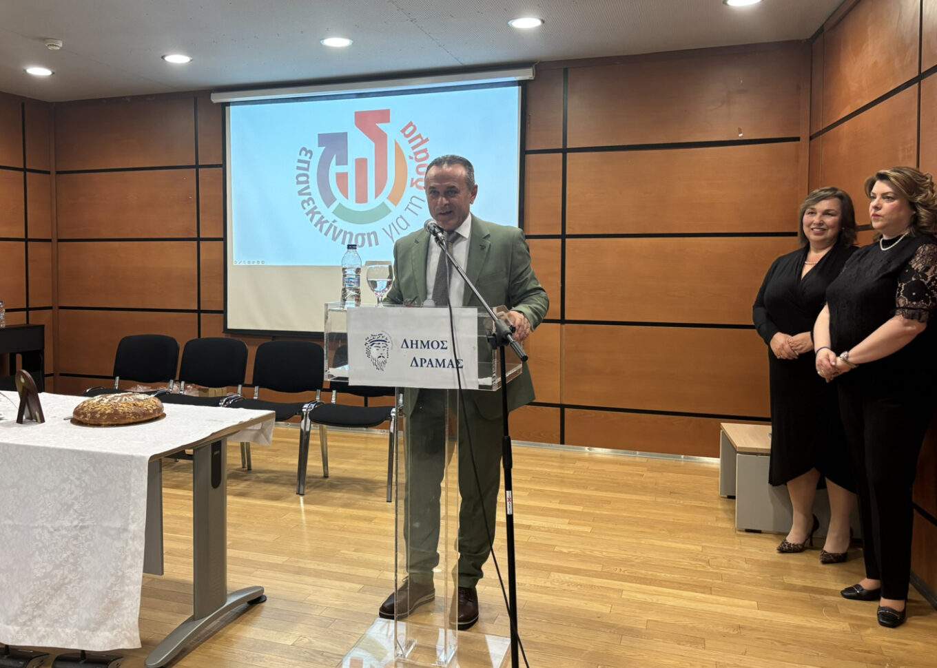 Να μ’ αγαπάς: Πηγαίνει στην τελετή και αρχίζει να ουρλιάζει