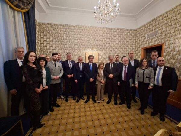 Πέθανε ο πιο αγαπημένος διπλωμάτης της Βρετανίας: Ήταν ασπρόμαυρος, τον έλεγαν Palmerston και ήταν.. γάτος