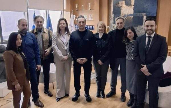 Μια συνάντηση μουσικών κόσμων – ο Αλκίνοος Ιωαννίδης επιστρέφει στο UK