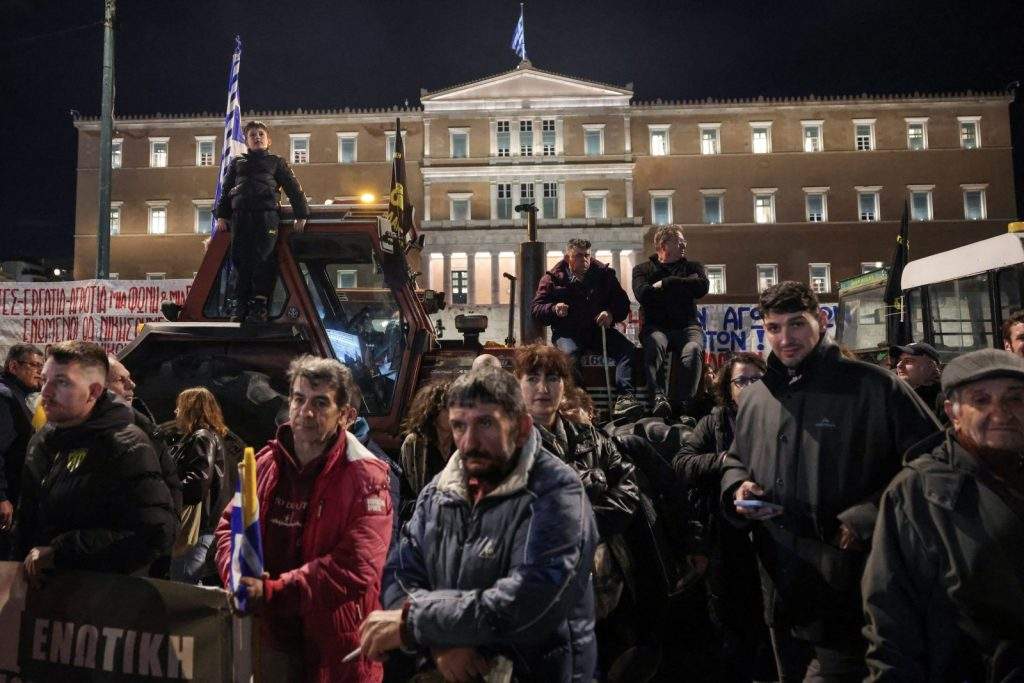 Να μ’ αγαπάς: Σφαίρες και μυστικά – Άγγελος και Ορφέας θύματα του Θεόφιλου