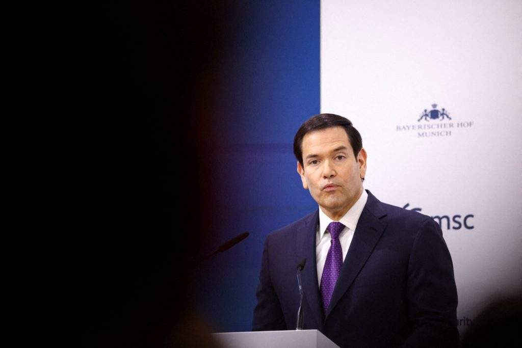 «Είμαστε εδώ για να κρίνουμε ταινίες»: Η «σιωπή» του Βιμ Βέντερς για τη Γάζα στο Φεστιβάλ Βερολίνου