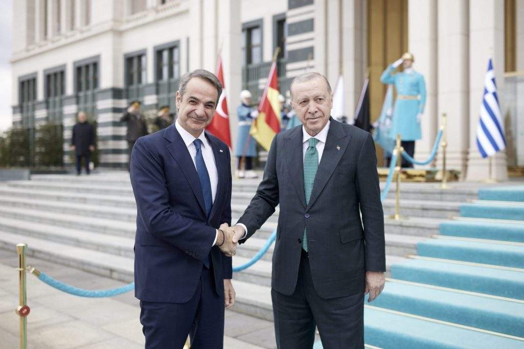 Συλλογικές συμβάσεις: Υπέρ ή σε βάρος των εργαζομένων; Το νέο νομοσχέδιο