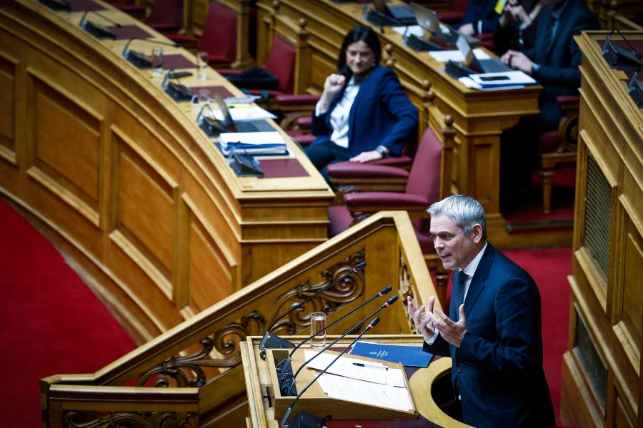 Μπαμπά Σ’ αγαπώ | Ο Νίκος πέφτει θύμα ληστείας και με τη Στέλλα να τον έχει διώξει απ’ το σπίτι