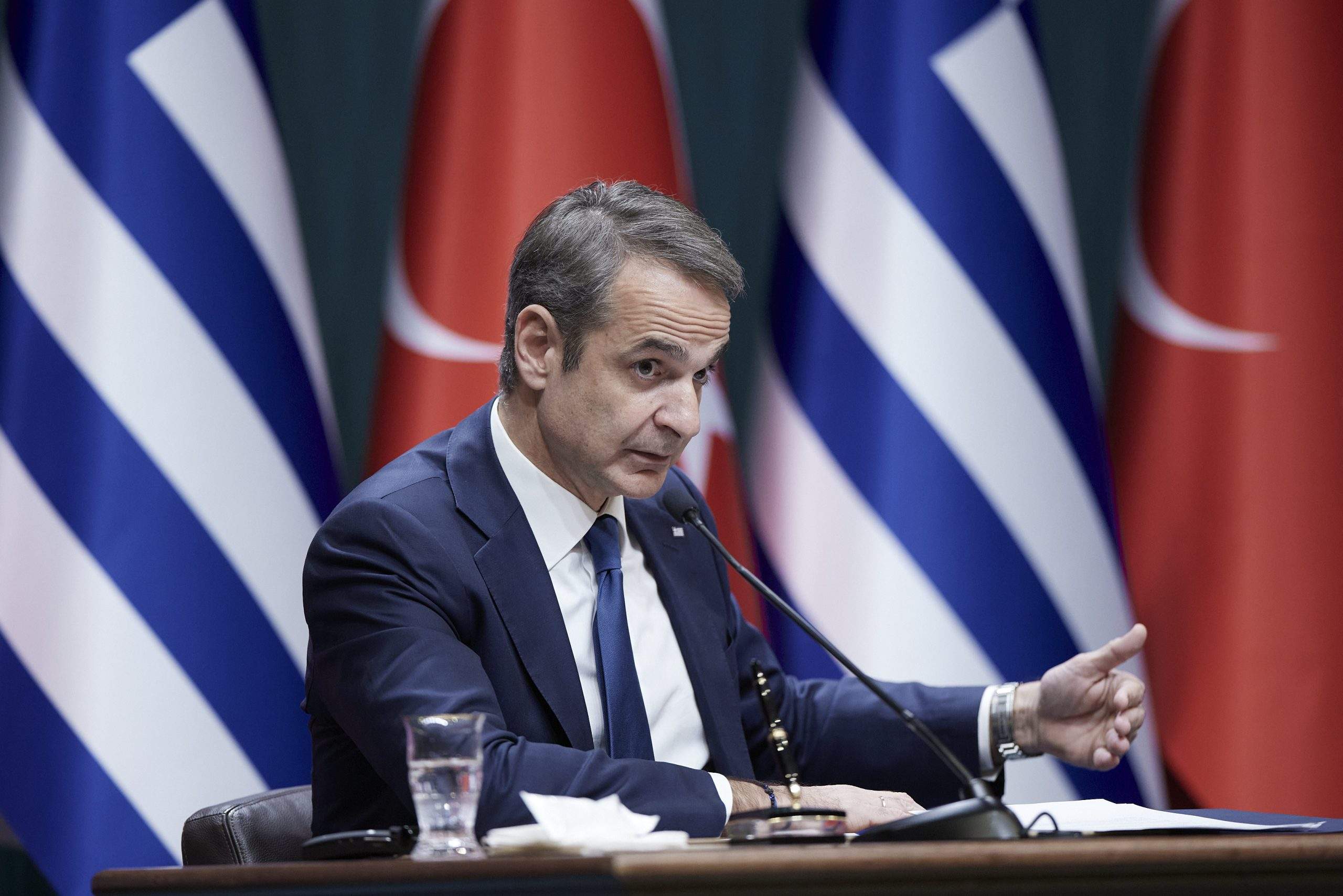 Θες πεντακάθαρο σπίτι χωρίς χημικά; 7 κόλπα με υλικά από το ντουλάπι