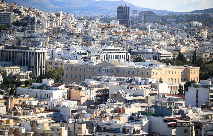 Σε κλοιό Αφρικανικής σκόνης η χώρα – Δεμένα τα πλοία στα λιμάνια εξαιτίας των θυελλωδών ανέμων