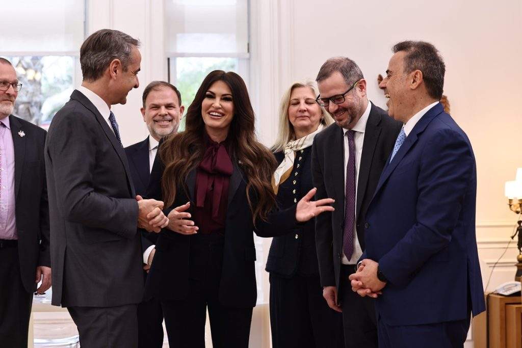 Β. Κορέα: Ο Κιμ και η κόρη του εγκαινίασαν κατοικίες για οικογένειες πεσόντων της Ουκρανίας