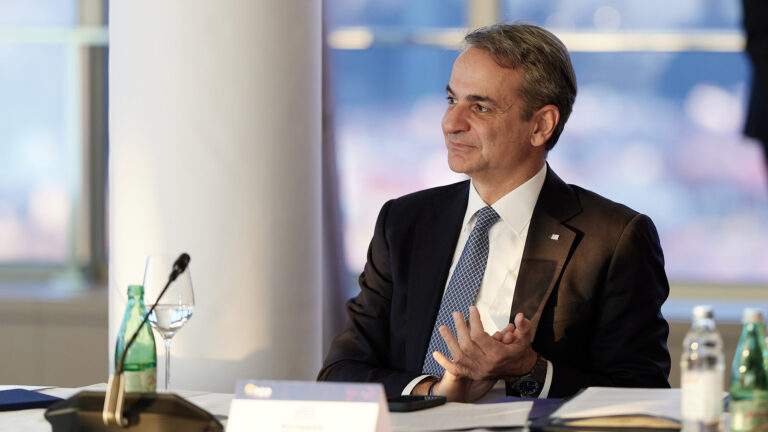 Συγκίνηση στην πορεία μνήμης της ΚΝΕ στην Καισαριανή για τις άγνωστες φωτογραφίες των 200