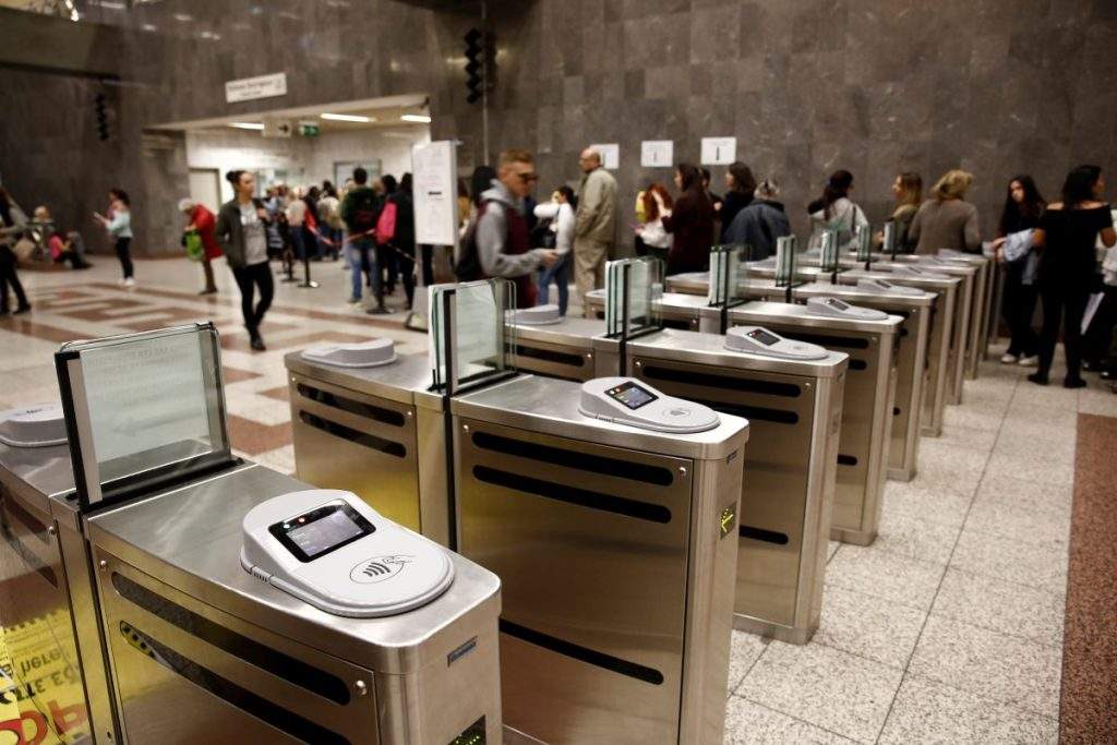 Άγιος Έρωτας: Γίνονται βούκινο στο ξενοδοχείο – Η Άννα τα χώνει στον Κυριάκο