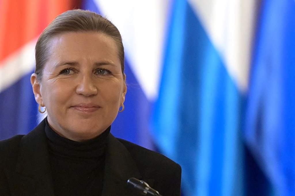 Η Γη της Ελιάς: Η Φρύνη φτύνει τον Κωνσταντίνο για άλλον άντρα