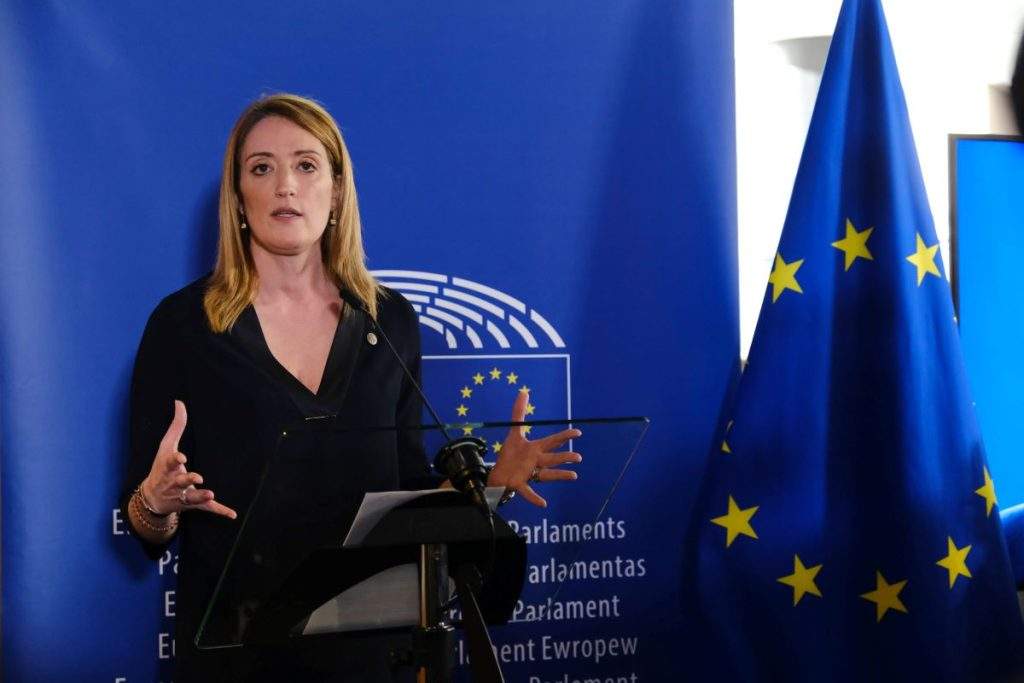 Μπαμπά, σ ’αγαπώ: Γιατί όλοι μιλάνε για τη νέα κωμωδία του ALPHA;