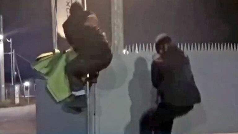 «Εμείς τα λάθη μας τα πληρώνουμε»: Τι απαντά ο Ρουβίκωνας για την επίθεση σε λάθος γραφεία