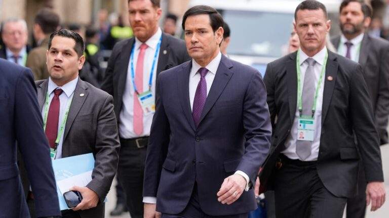 Κακοκαιρία: Τι πρέπει να κάνετε αν είστε έξω ή στο αμάξι – Οι οδηγίες της Πολιτικής Προστασίας