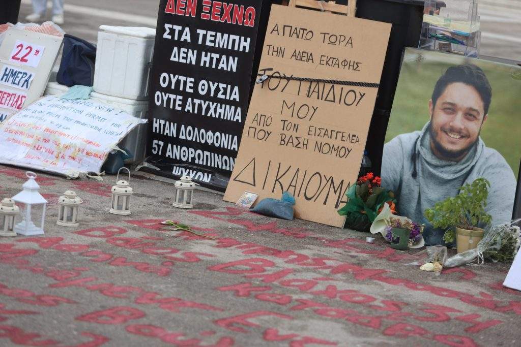 Να μ’ αγαπάς: Εβίτα και Χάρης υπηρέτες του Μάκη – Χάνουν τα πάντα