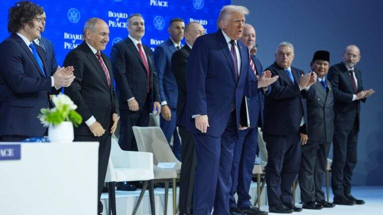 Κόντρα Κυρανάκη – Λυμπερόπουλου για τα ταξί: “Οι τραμπούκοι του απειλούν με βιαιοπραγίες όσους δεν κάνουν απεργία” – “Είσαι δημόσιος ψεύτης” (Βίντεο)