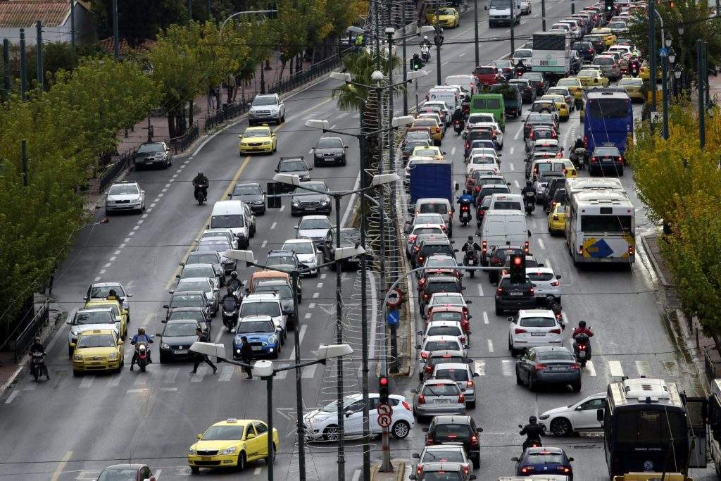 Η Γη της Ελιάς: Η Δάφνη ξανά στο πλευρό του Παυλή