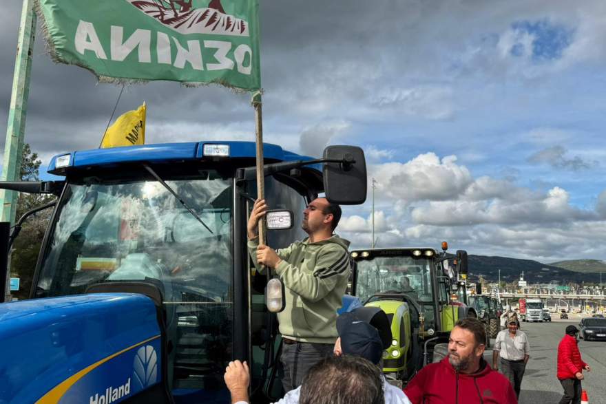 Αγρότες: Βίντεο από την κάθοδο των τρακτέρ στο κέντρο της Αθήνας