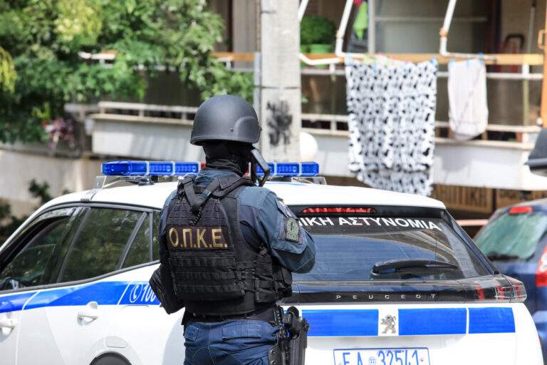 Στο έλεος της κακοκαιρίας η χώρα: Σοβαρές κατολισθήσεις στην Ήπειρο – Σε ποια νησιά ήχησε το 112