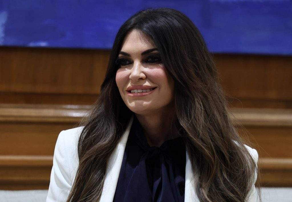 Άγιος Έρωτας: Η Χλόη γράφει το φινάλε του Πέτρου στη σειρά