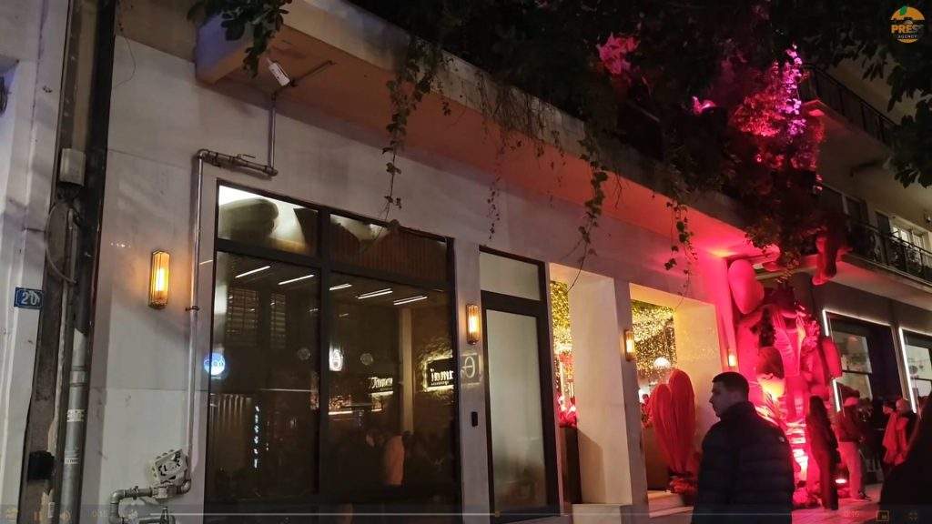 Η Γη της Ελιάς: Ο Παυλής μαθαίνει για το παρελθόν της Δάφνης