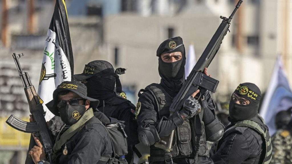 Ρωσία: Τρομακτική σύγκρουση δύο οχημάτων – Οδηγός πετάχτηκε στο δρόμο (βίντεο)