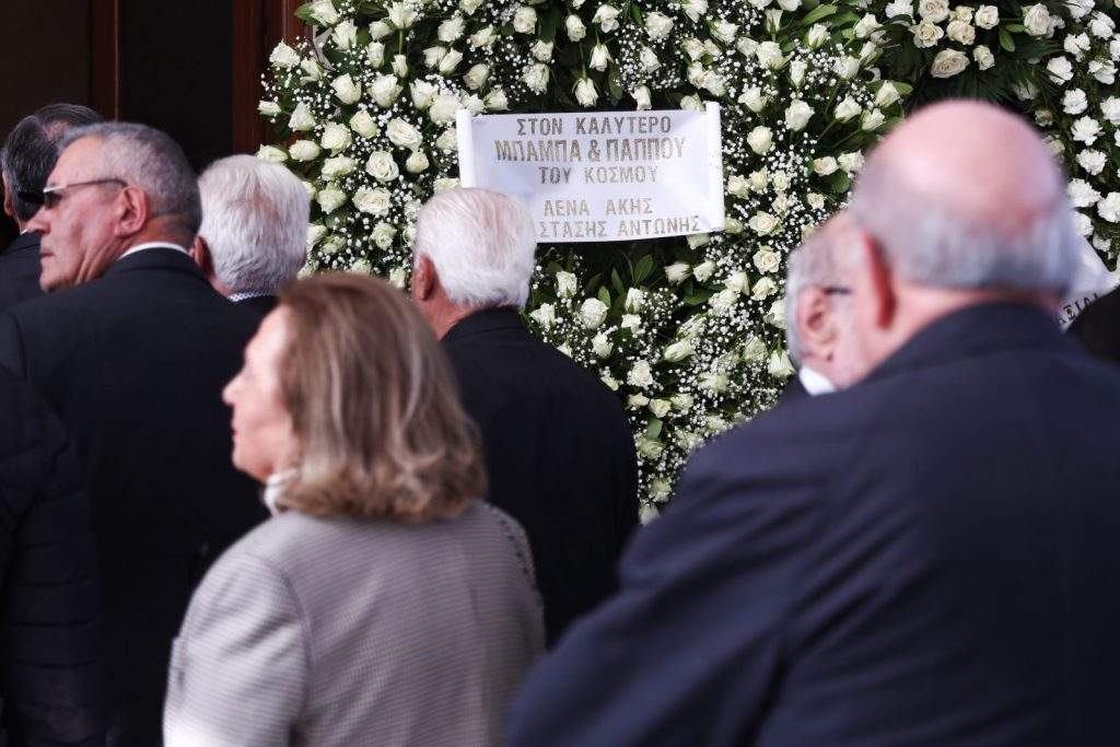 Άγιος Έρωτας: Το διαζύγιο της Χλόης και η συμμαχία στο νεκροταφείο