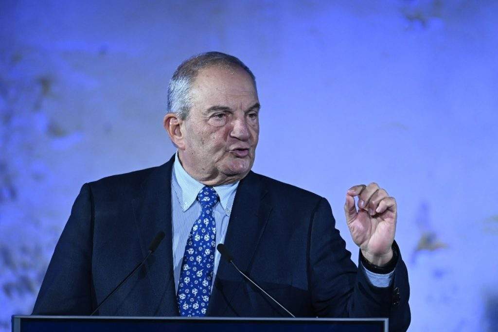 Να μ’ αγαπάς: Χρησιμοποιεί την Εβίτα ως δόλωμα για να…