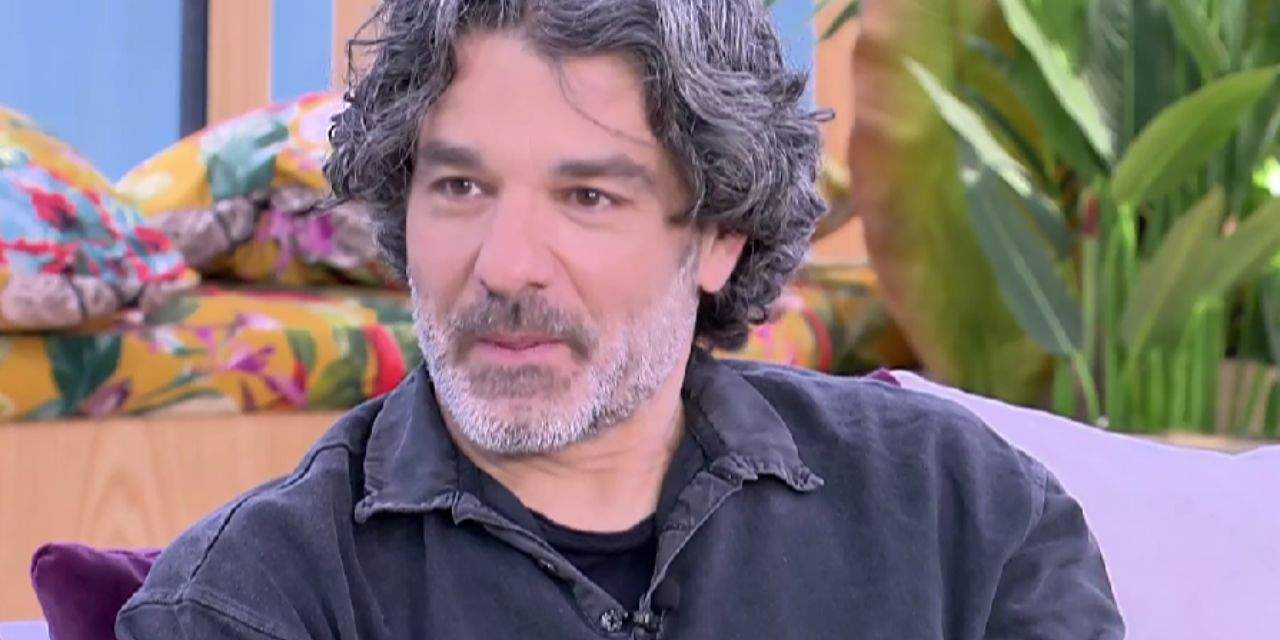 Άγιος Έρωτας: Τη λιντσάρουν, τη βρίζουν, αρπάζουν το ψαλίδι και…