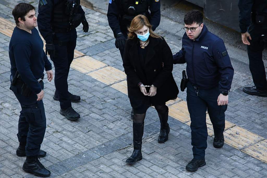Άγιος Έρωτας: Ο Ανδρέας διαλύει το γαμήλιο τραπέζι Χάρη και Αναστασίας