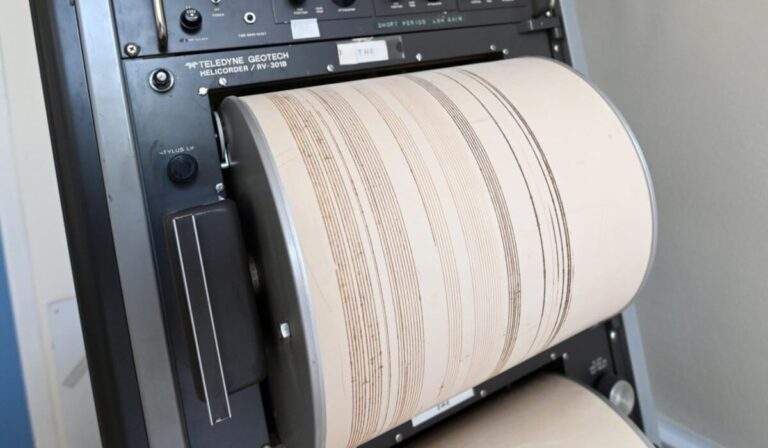 Η περίπτωση του Καϊτεζίδη το 2019 και γιατί δε θα πρέπει να χαίρονται στη ΝΔ για τους πολλούς μνηστήρες στην Περιφέρεια, ο Μπεκίρης που ταξίδεψε μέχρι τη Χρυσαυγή Λαγκαδά, τα φουλάρια του Αγγελούδη και τα ταξί κάτω από τα γραφεία της ΝΔ