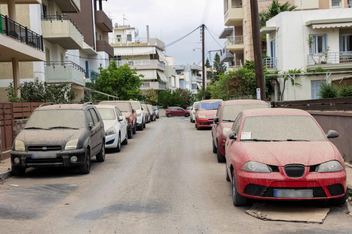 Χίος: Συγκινούν γιατροί και νοσηλευτές – «Κρατήσαμε το χέρι τους ενώ μόλις έχασαν τους δικούς τους»