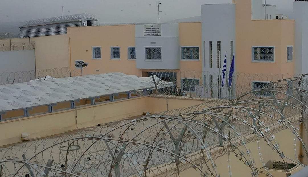 Μετανάστης άρπαξε κοριτσάκι μέσα από τα χέρια της μαμάς του σε σούπερ μάρκετ – Δείτε βίντεο