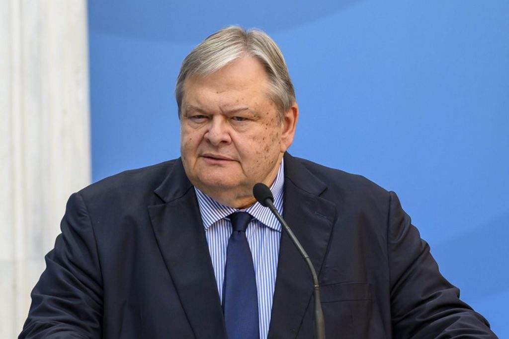 Άγιος Έρωτας: Ο Παύλος «στριμώχνει» τη Δέσποινα