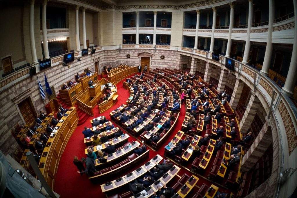 Η Γη της Ελιάς: Η Χριστιάνα «παίρνει» κεφάλια