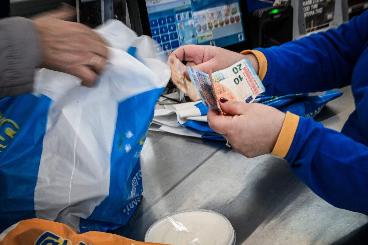 Τρομακτικές εικόνες στη Βραζιλία: Ποδοσφαιριστής κατέρρευσε την ώρα του αγώνα κι υπέστη σπασμούς