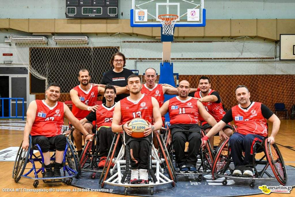 Ευχές και χαμόγελα στην κοπή βασιλόπιτας του Physio Studio45 της Ζέφης Σβέρκου!