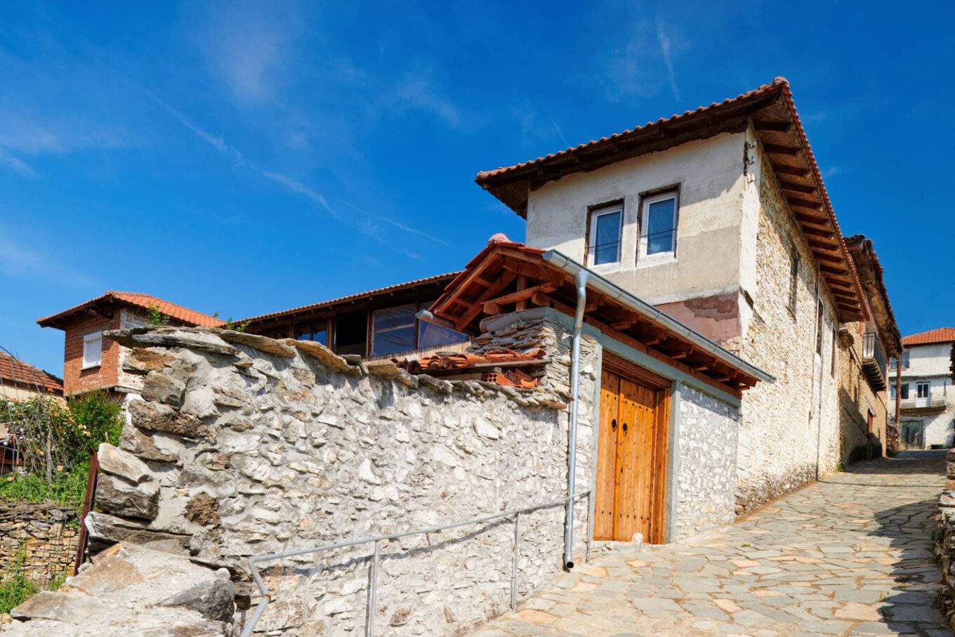 Μπήκες στο μπάνιο και είδες μούχλα; Το απλό κόλπο που τη εξαφανίζει