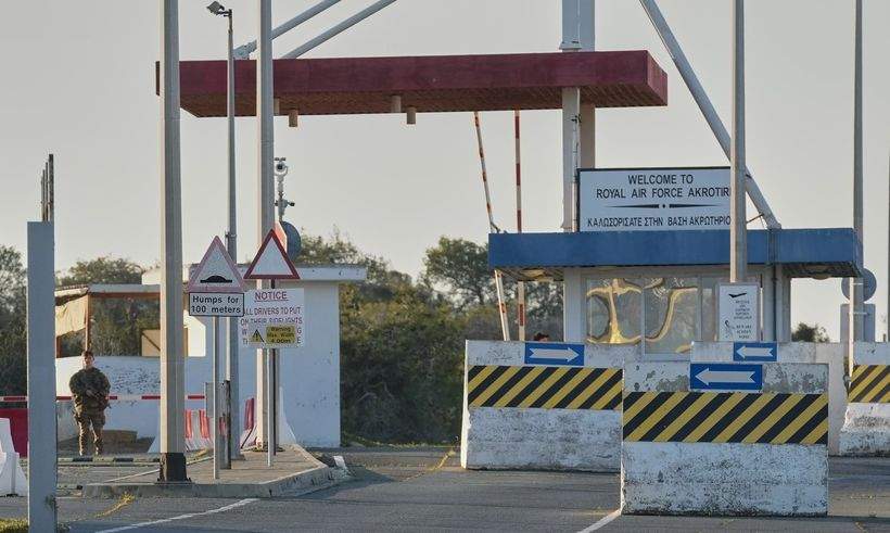 Συναγερμός στα Μέγαρα για νεαρό Ιρακινό που φωτογράφιζε αεροσκάφη