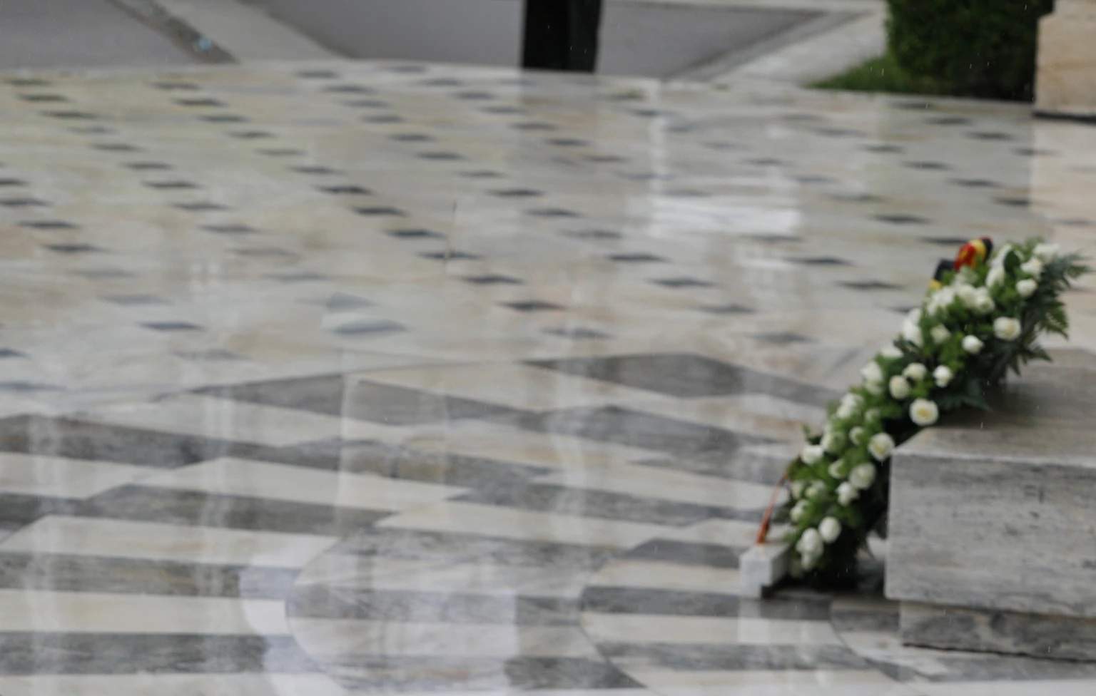 Βουλιαγμένη: Τι «μαρτυρούν» τα νέα ευρήματα στον βυθό; Σκούτερ και φιάλες στο «πηγάδι του διαβόλου»