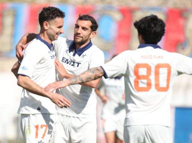 Απίθανο σκηνικό στη Super League 2: Έλειπαν τα σημαιάκια του κόρνερ στο Αιγάλεω – Ελλάς Σύρου