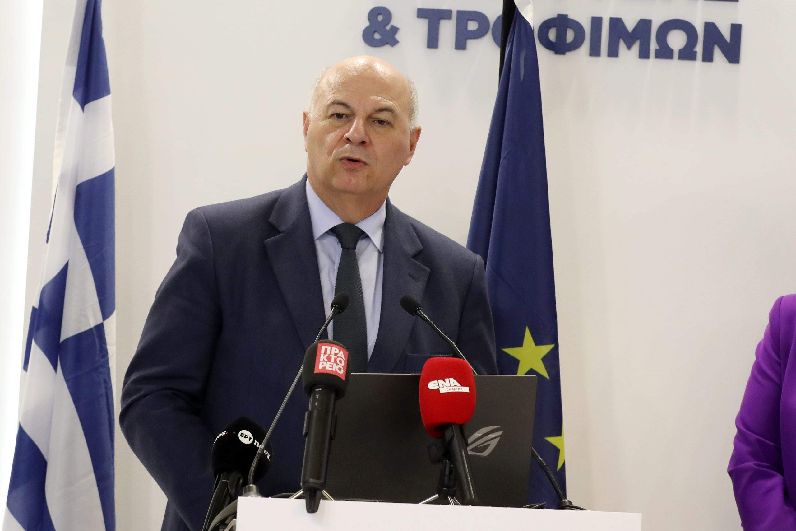 Φωτιά σε δώμα κτιρίου στη Νέα Χαλκηδόνα – Επιχειρεί η Πυροσβεστική