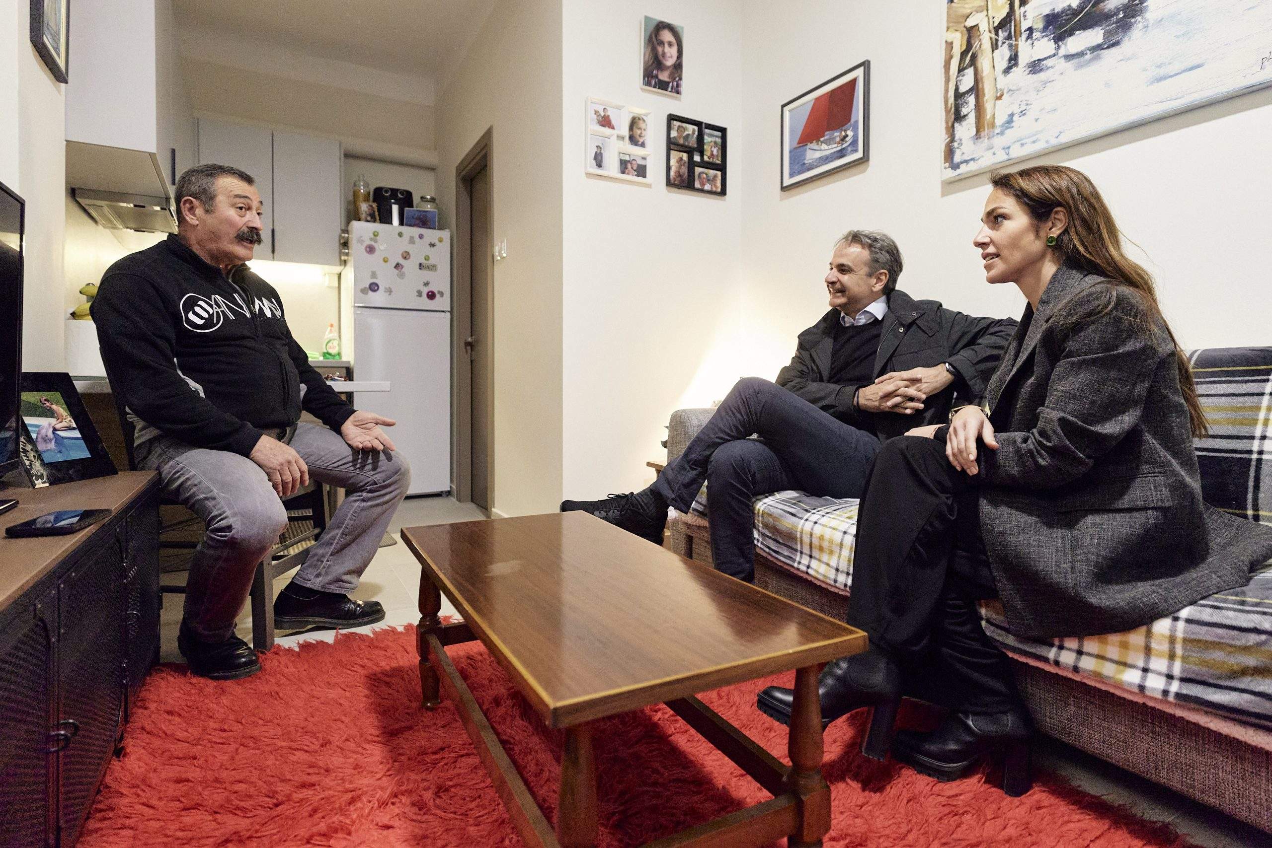 Αδιανόητο περιστατικό στην Ελευσίνα: Ακούστηκε ο ύμνος της Χούντας σε κατάθεση στεφάνων για την 25η Μαρτίου