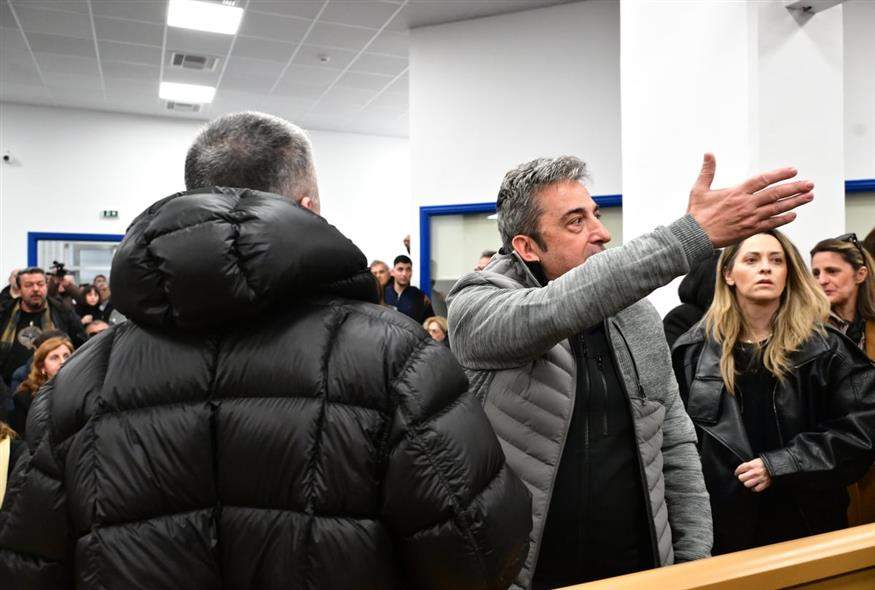 Βασίλης Καρράς: Πάντα εδώ – Κυκλοφόρησε νέος δίσκος με 12 ακυκλοφόρητα τραγούδια (βίντεο)