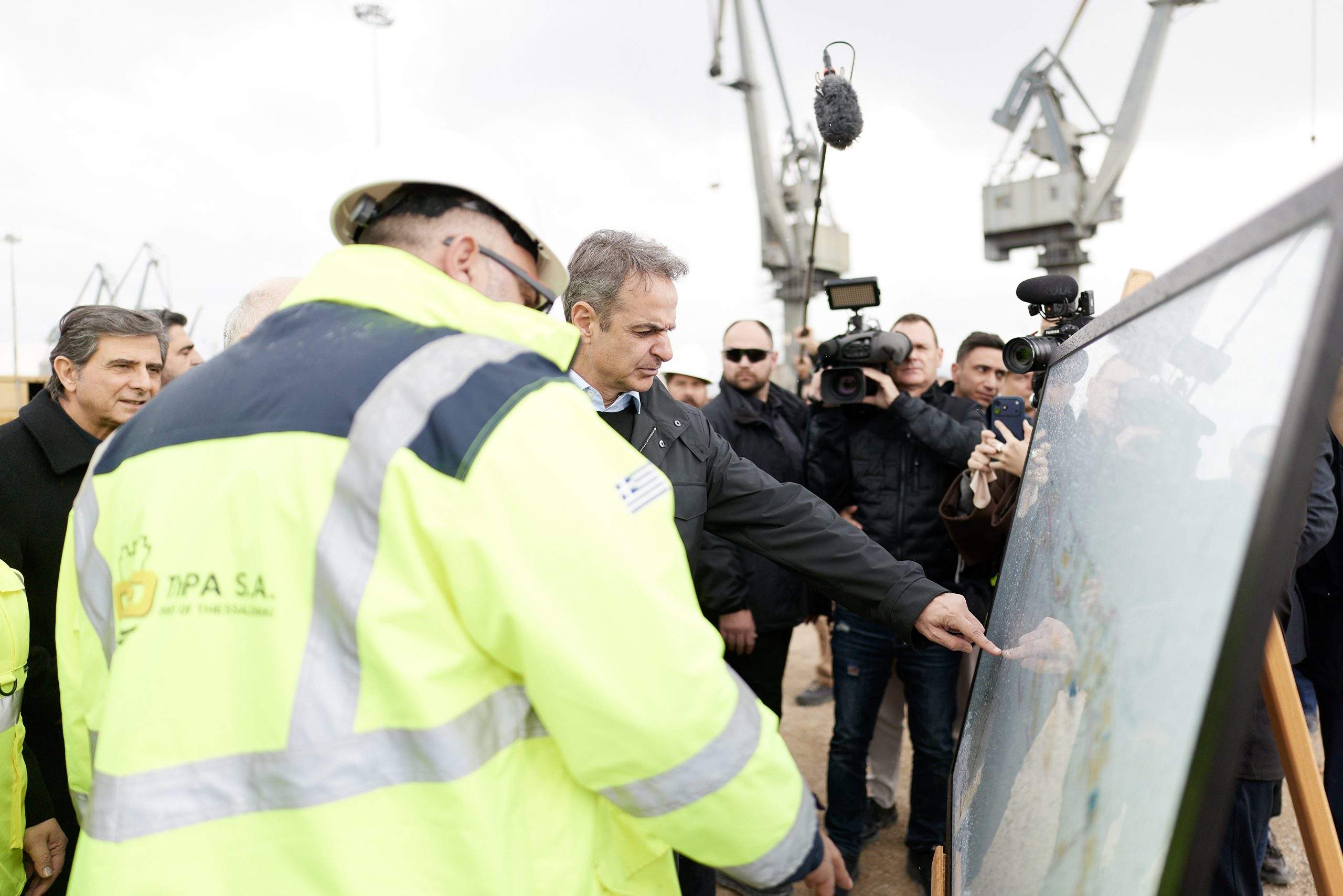 Συνεχίζονται οι έρευνες για τον 34χρονο δύτη που χάθηκε στο «πηγάδι του διαβόλου» στα Λιμανάκια Βουλιαγμένης, δείτε βίντεο
