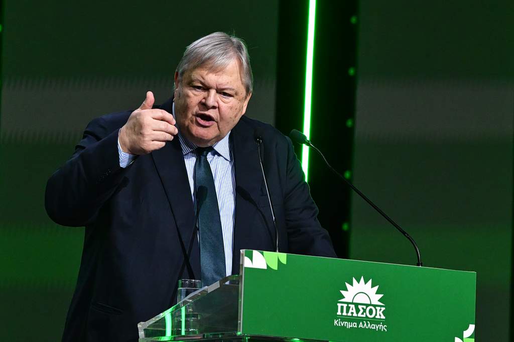 Γιώργος Παπανδρέου στο συνέδριο: «Το ΠαΣοΚ επιστρέφει για να αλλάξει τον τρόπο που λειτουργεί η χώρα»