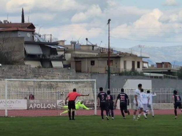 Σοκ σε αγώνα ποδηλασίας – Αθλήτρια κατέληξε στο νοσοκομείο μετά από τρομακτική πτώση (vid)
