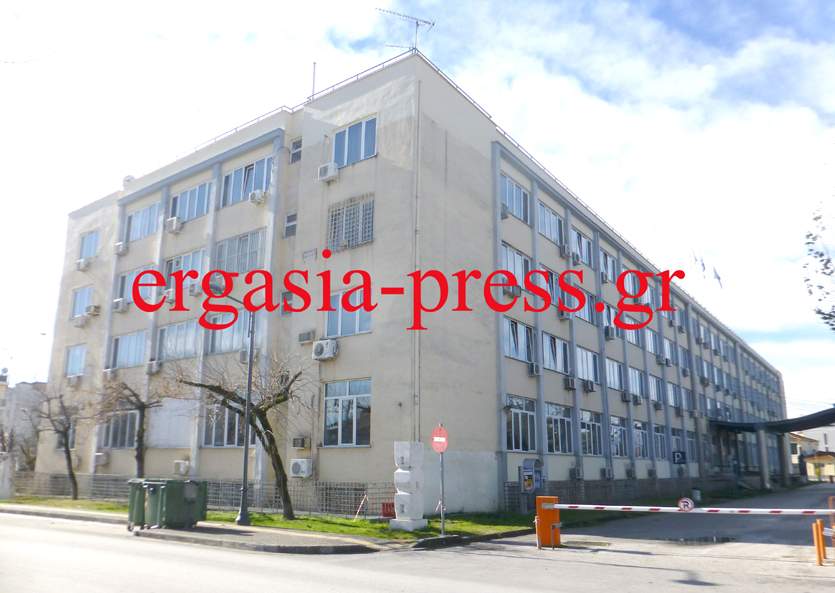 Η πόρτα τρίζει; Το κουζινικό κόλπο που τη σωπαίνει σε 2 λεπτά